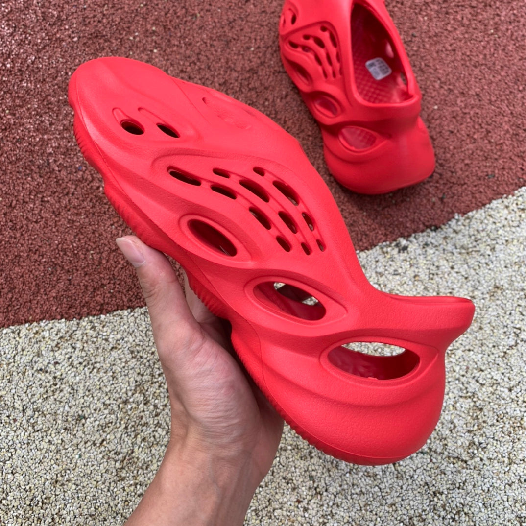 Adidas Yeezy Foam RNNR Vermillion - Luxe Premium Brazil