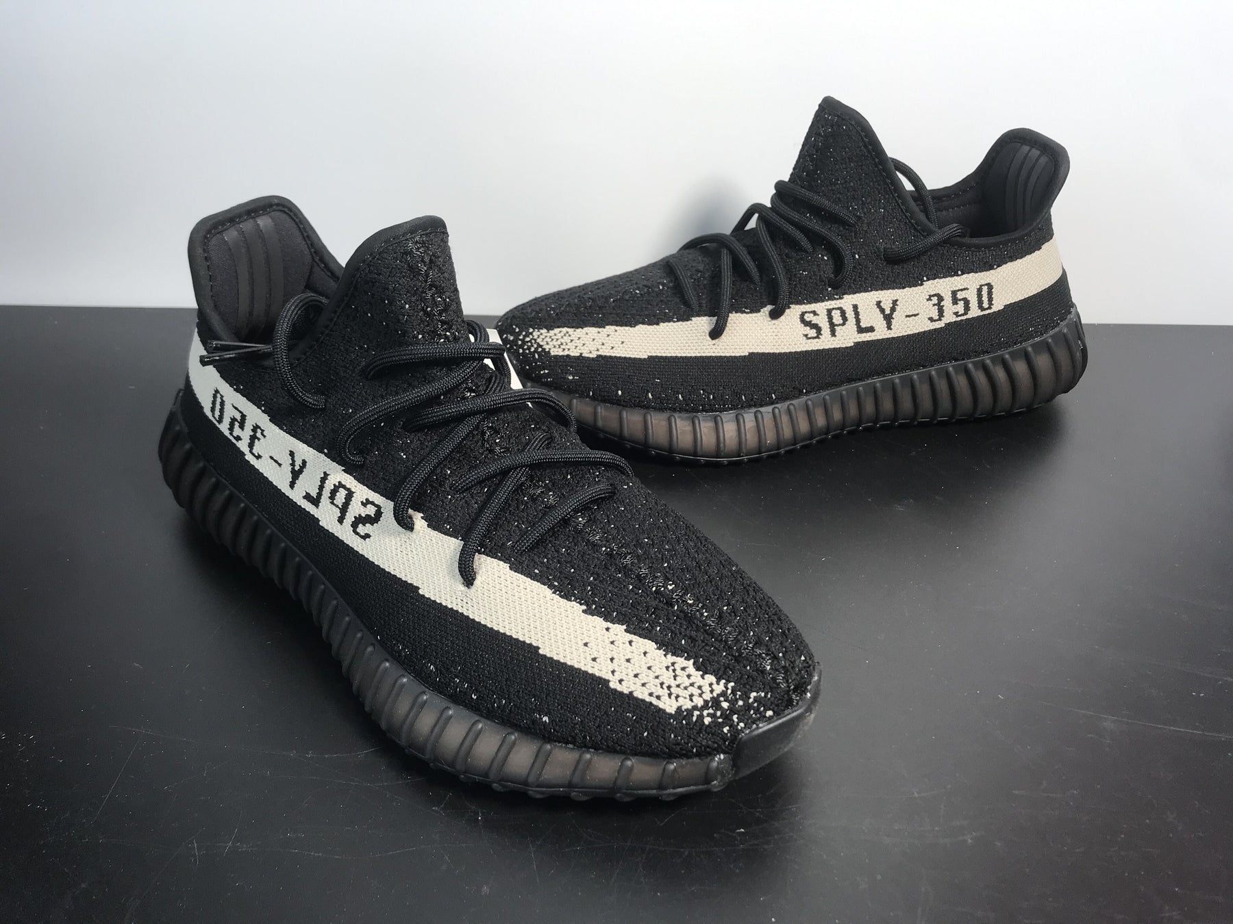 Adidas Yeezy Boost 350 V2 Oreo - Luxe Premium Brazil