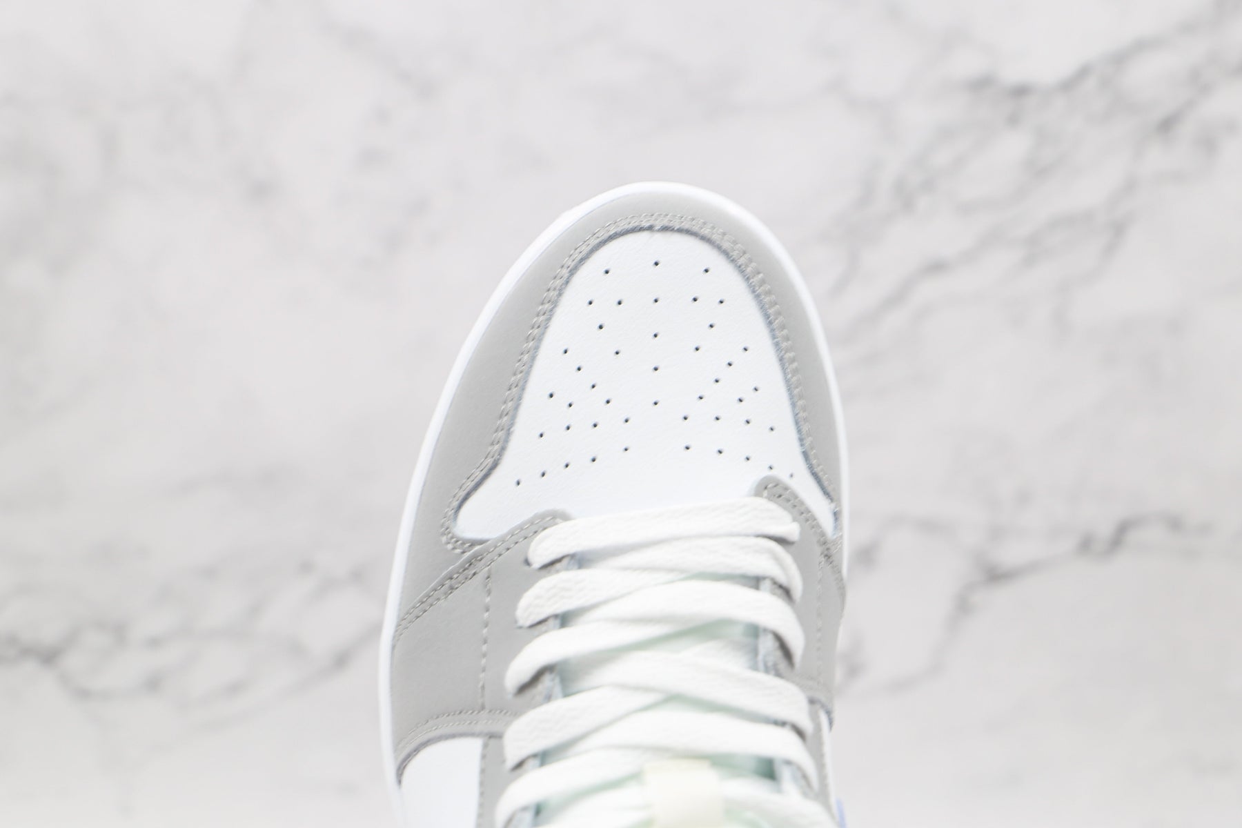 Jordan 1 Mid Wolf Grey Aluminum - Luxe Premium Brazil