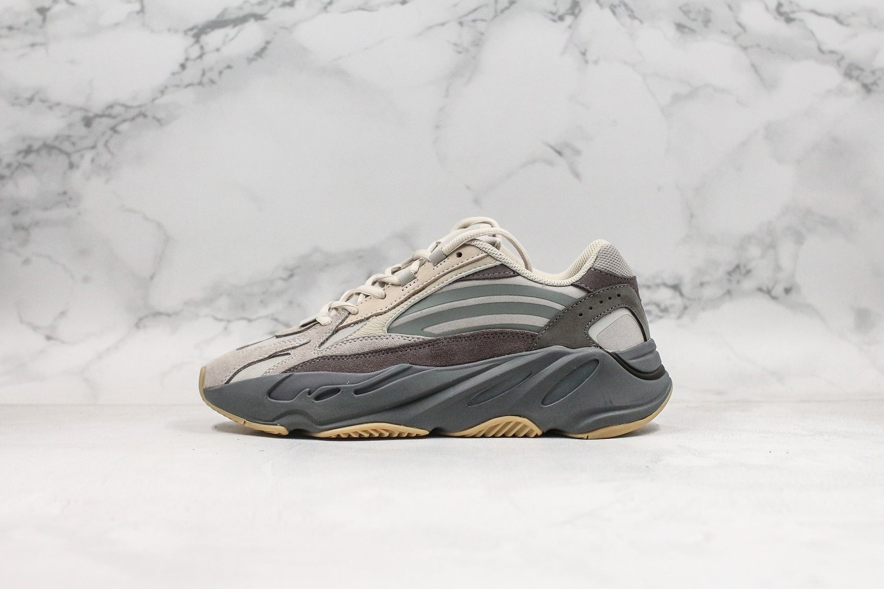 Adidas Yeezy Boost 700 Tephra - Luxe Premium Brazil