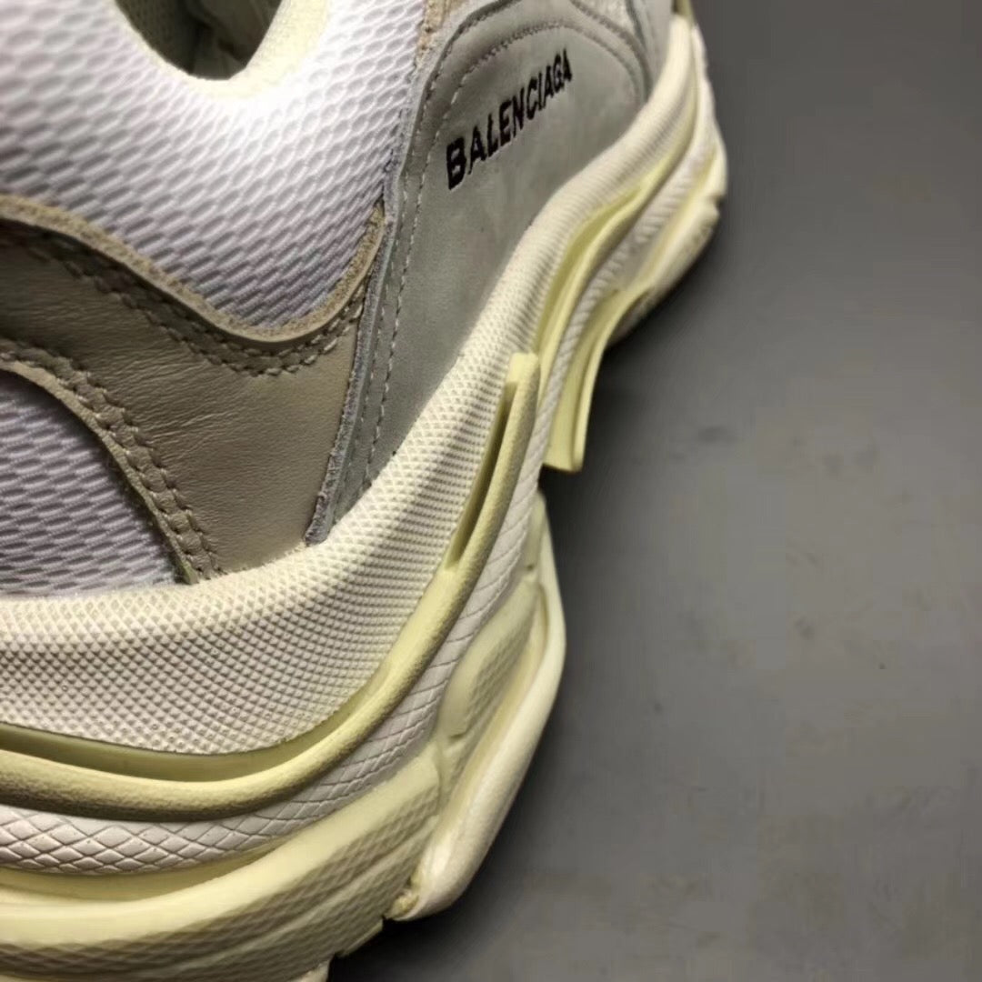 Balenciaga Triple S White - Luxe Premium Brazil