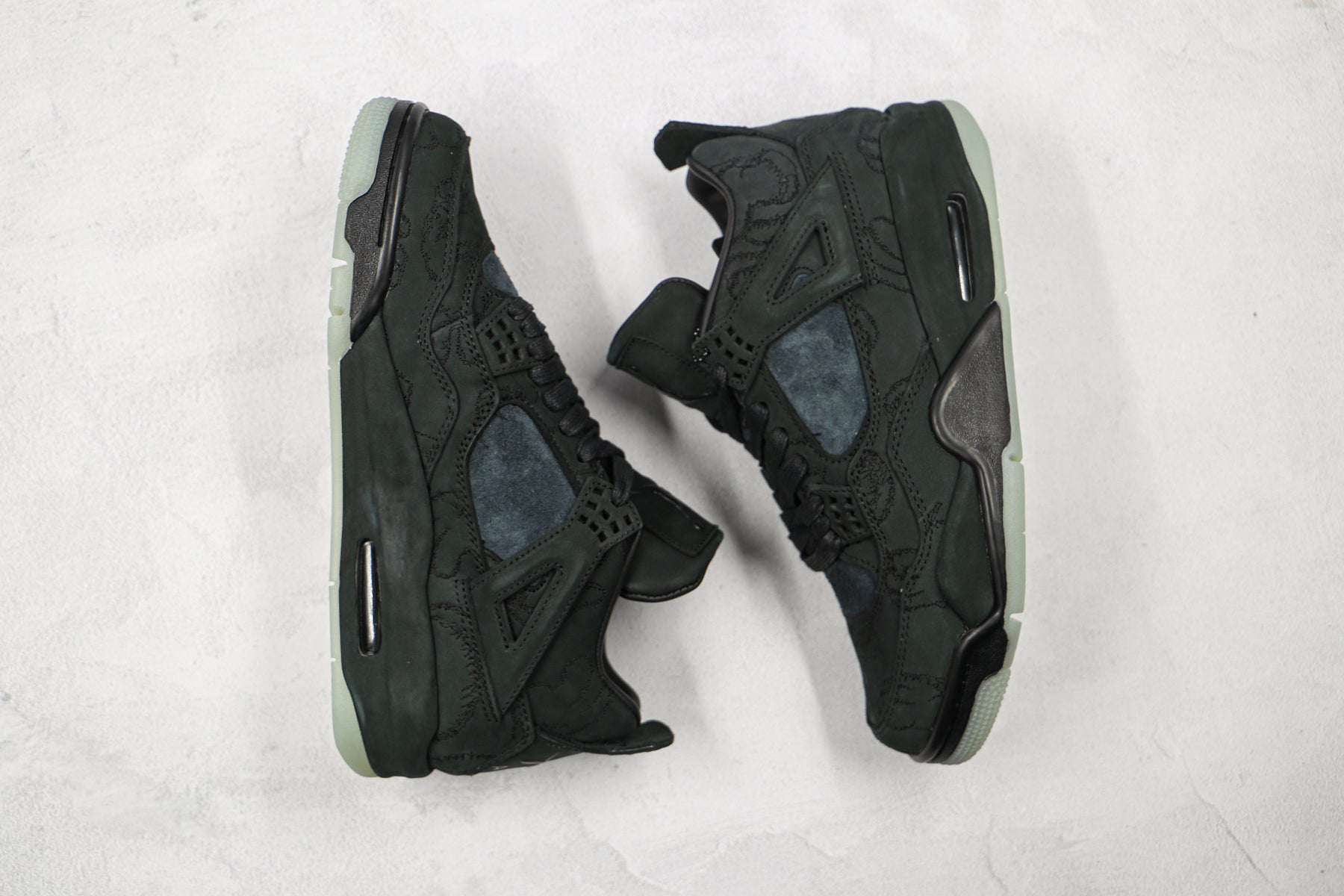 Jordan 4 Retro Kaws Black - Luxe Premium Brazil
