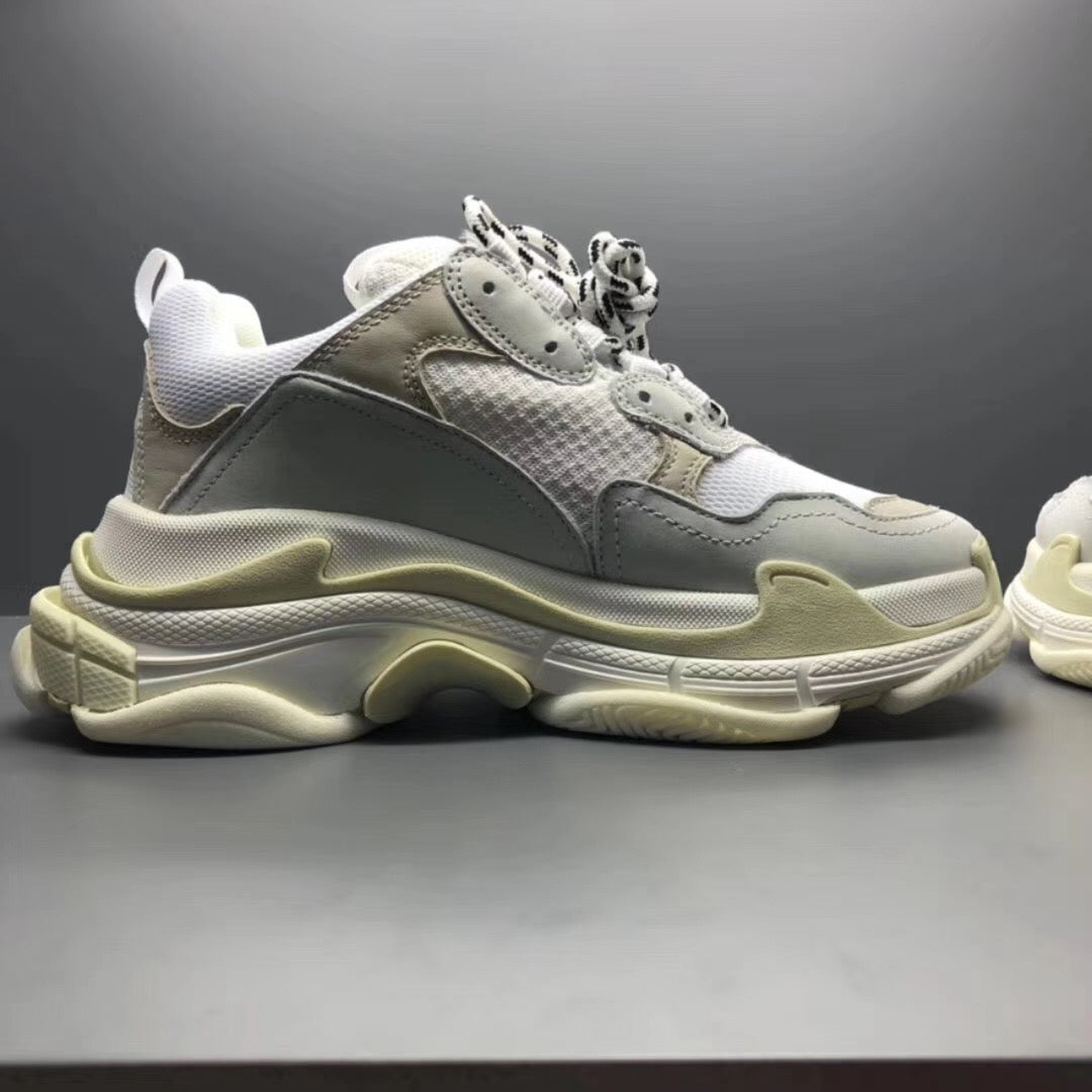 Balenciaga Triple S White - Luxe Premium Brazil