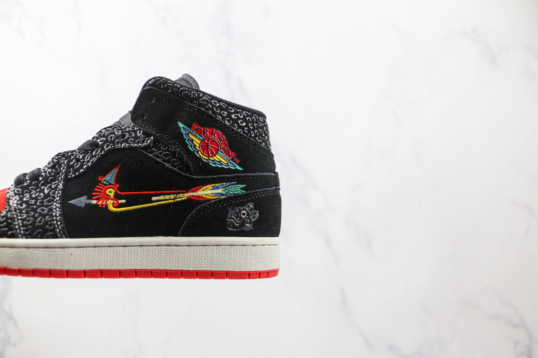 Jordan 1 Mid SE Siempre Familia - Luxe Premium Brazil