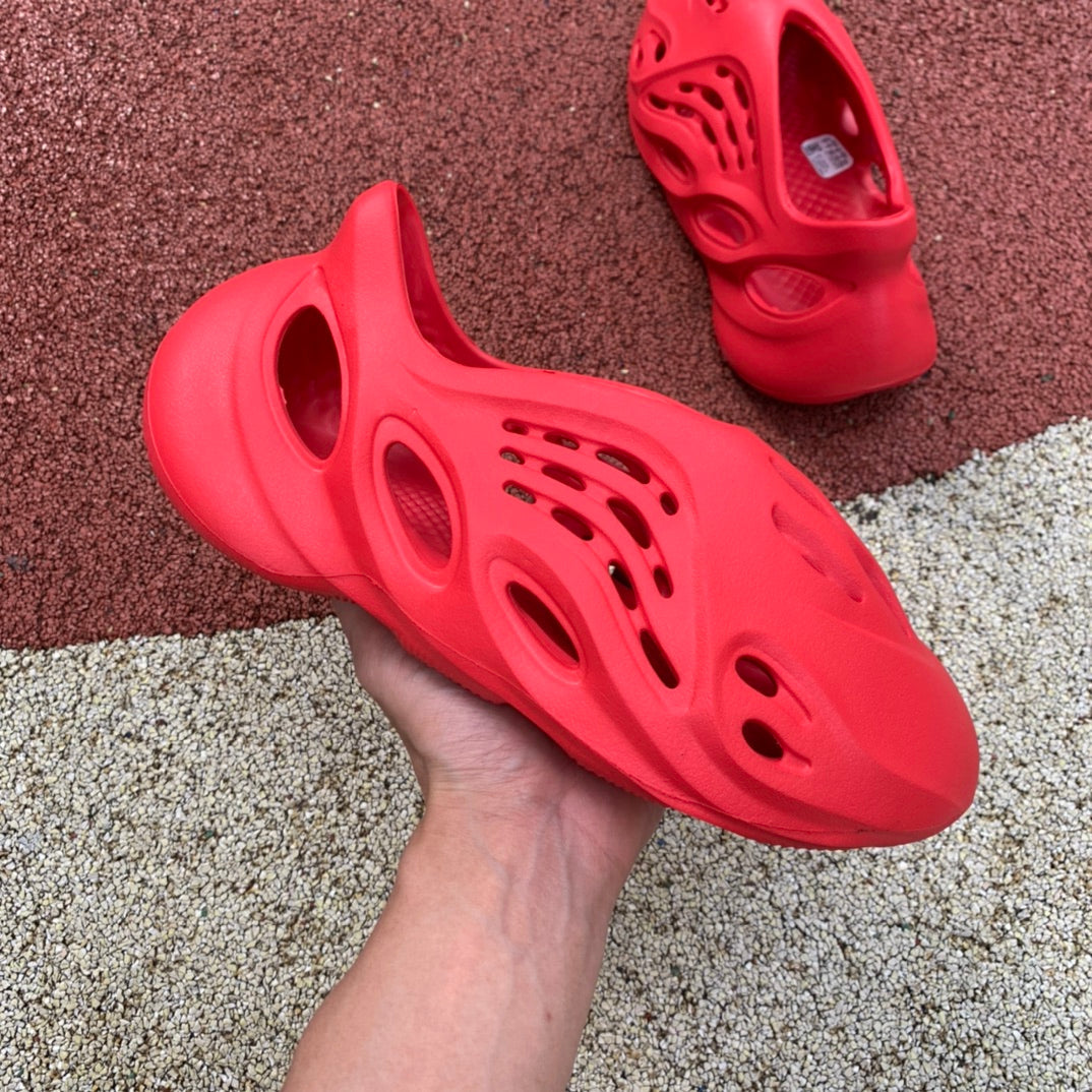 Adidas Yeezy Foam RNNR Vermillion - Luxe Premium Brazil