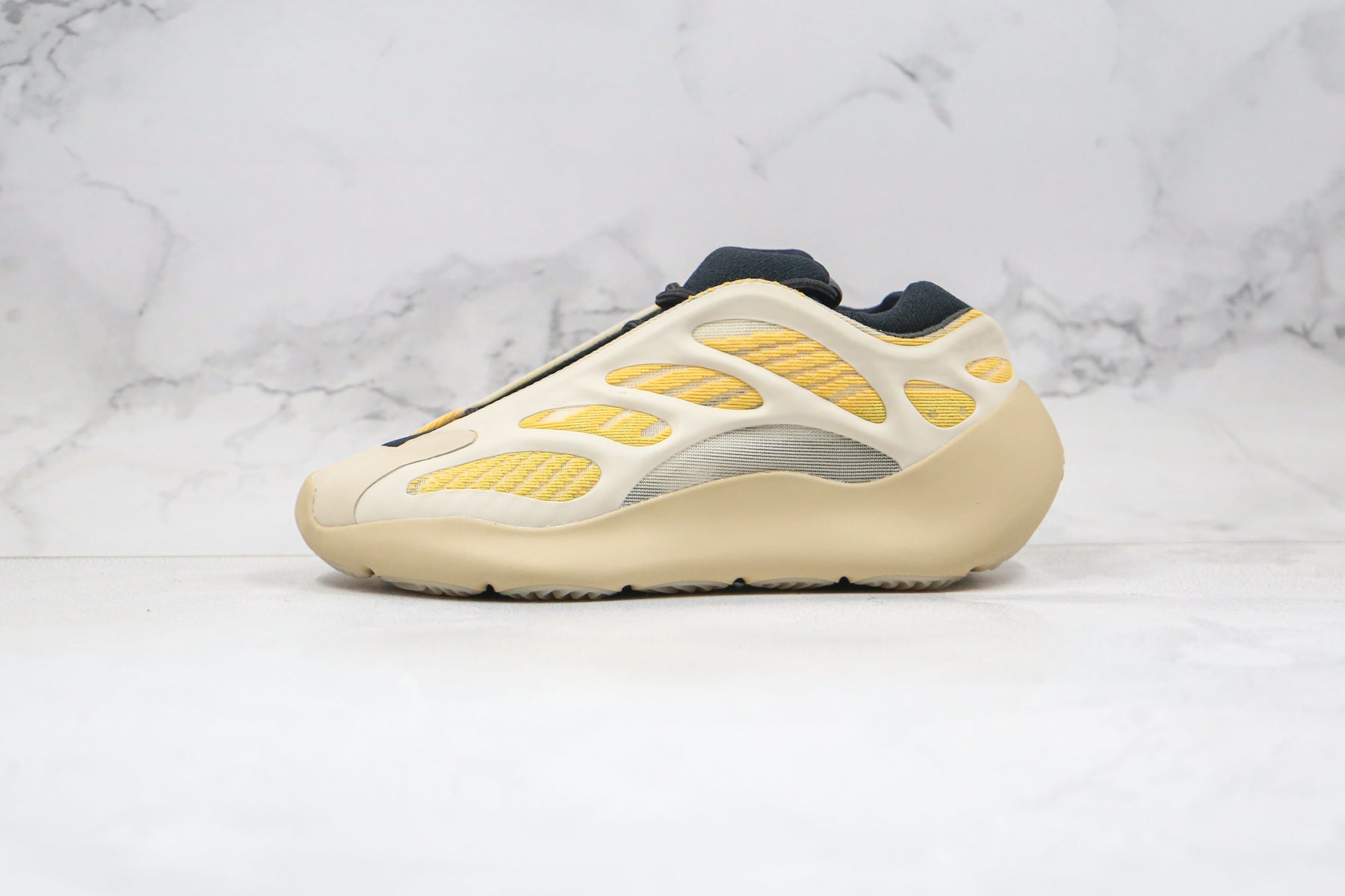 Adidas Yeezy Boost 700 V3 Safflower - Luxe Premium Brazil