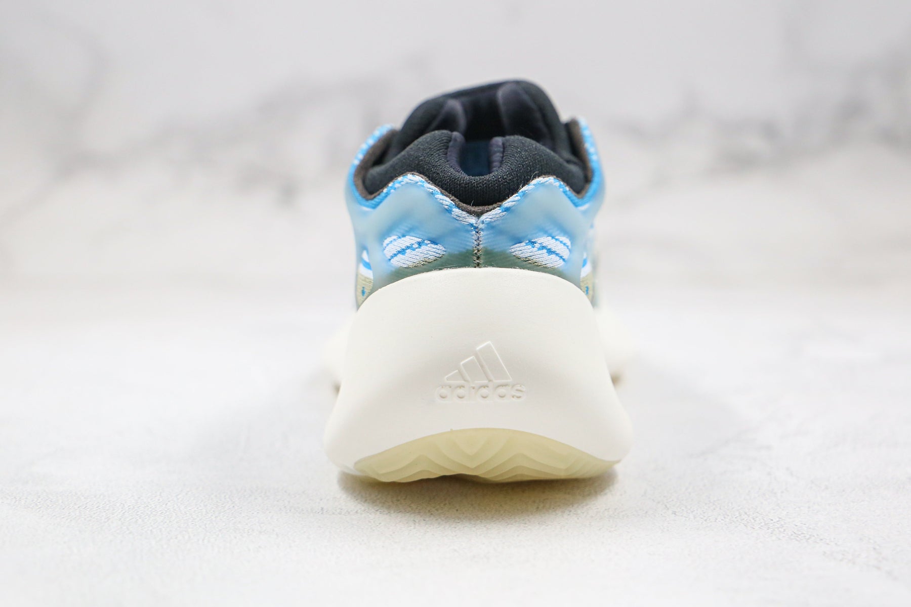 Adidas Yeezy Boost 700 V3 Arzareth - Luxe Premium Brazil
