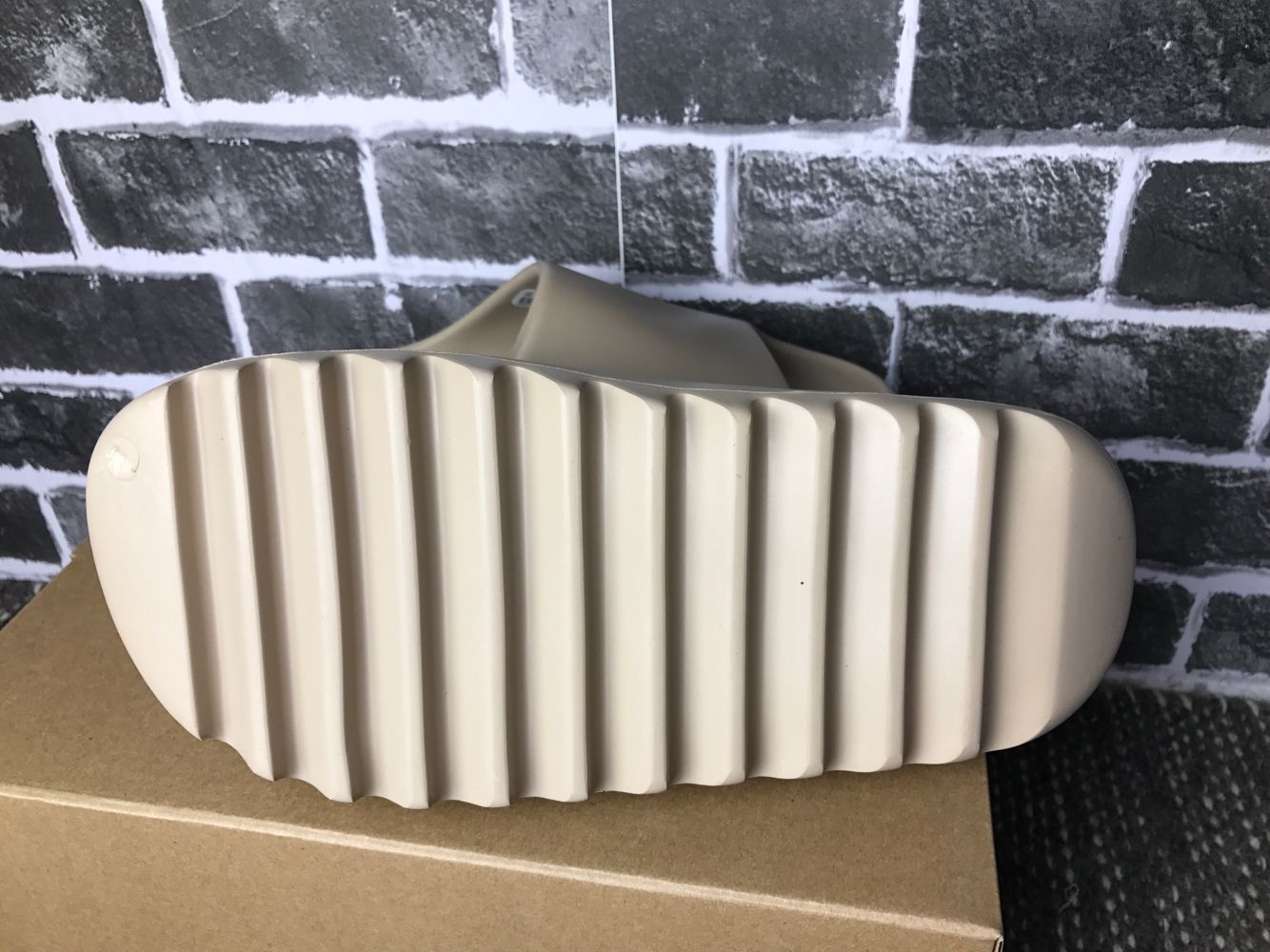 Adidas Yeezy Slide Pure - Luxe Premium Brazil