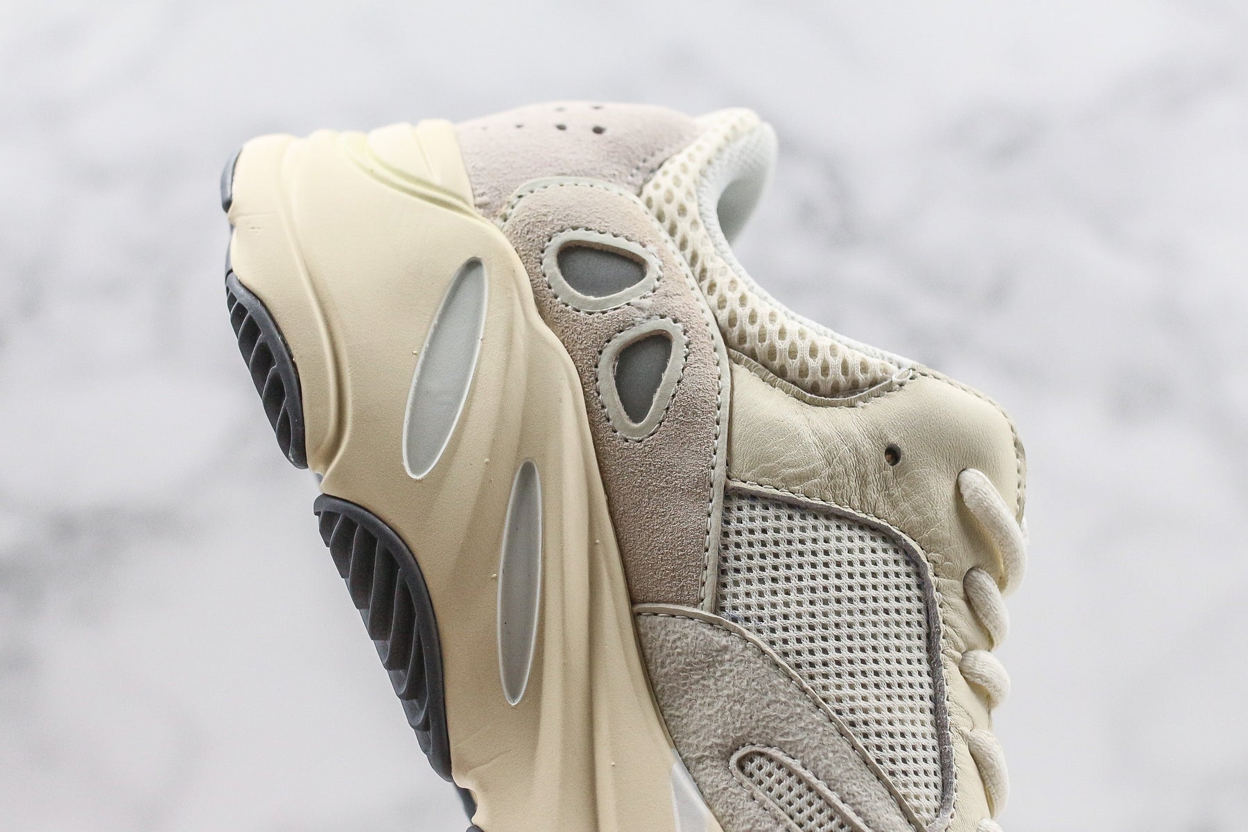 Adidas Yeezy Boost 700 Analog - Luxe Premium Brazil