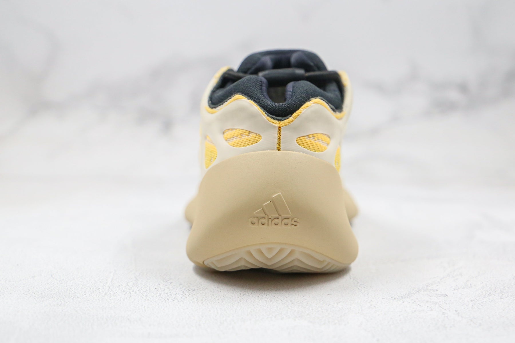 Adidas Yeezy Boost 700 V3 Safflower - Luxe Premium Brazil