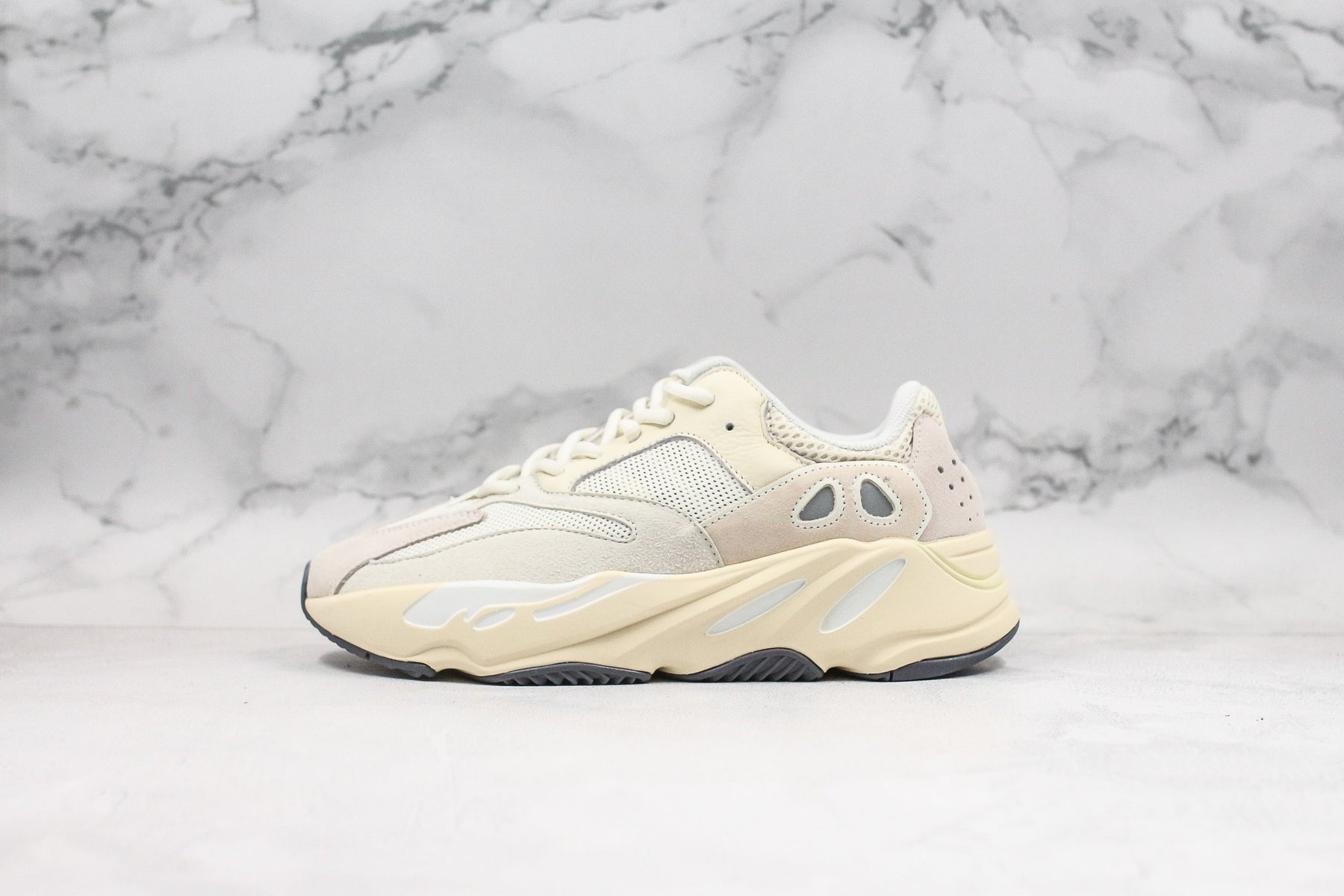 Adidas Yeezy Boost 700 Analog - Luxe Premium Brazil