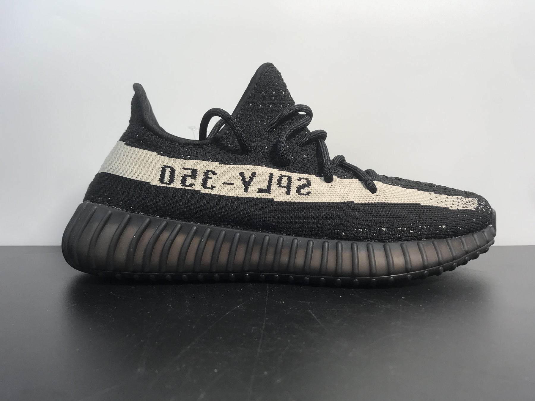 Adidas Yeezy Boost 350 V2 Oreo - Luxe Premium Brazil