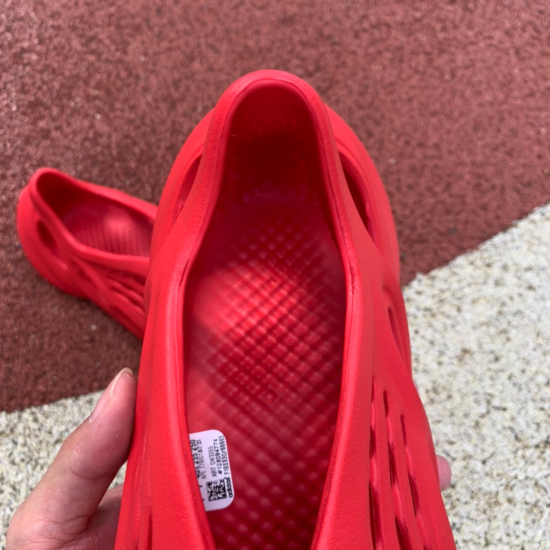 Adidas Yeezy Foam RNNR Vermillion - Luxe Premium Brazil
