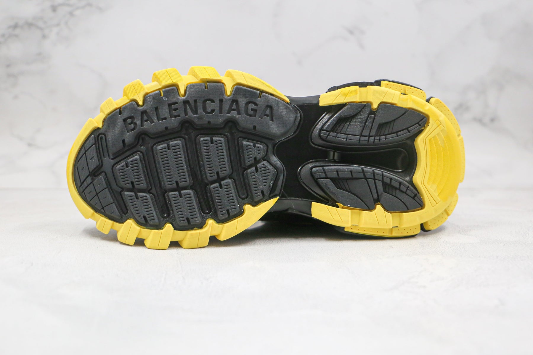 Balenciaga Track Black Yellow - Luxe Premium Brazil