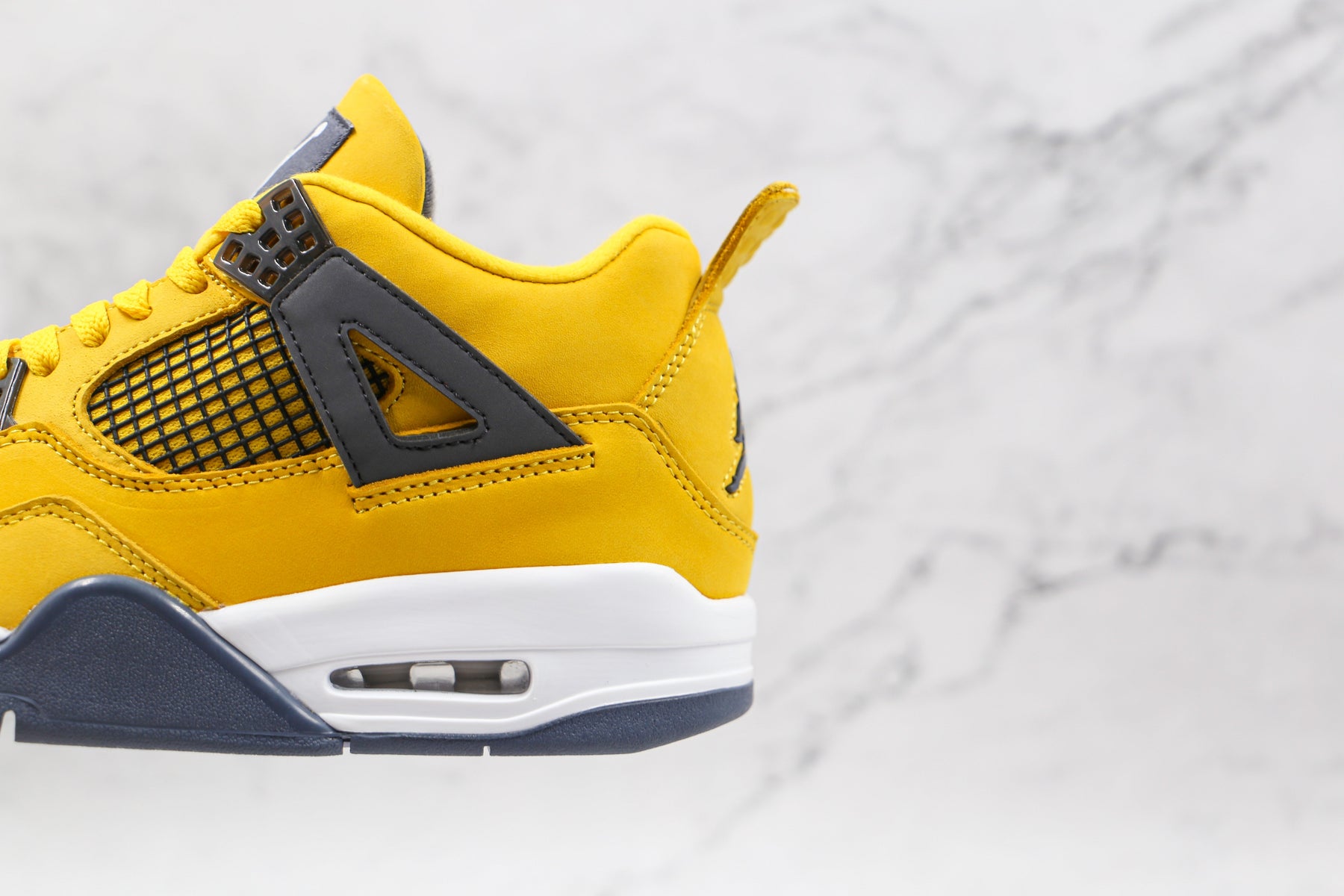 Jordan 4 Retro Lightning - Luxe Premium Brazil