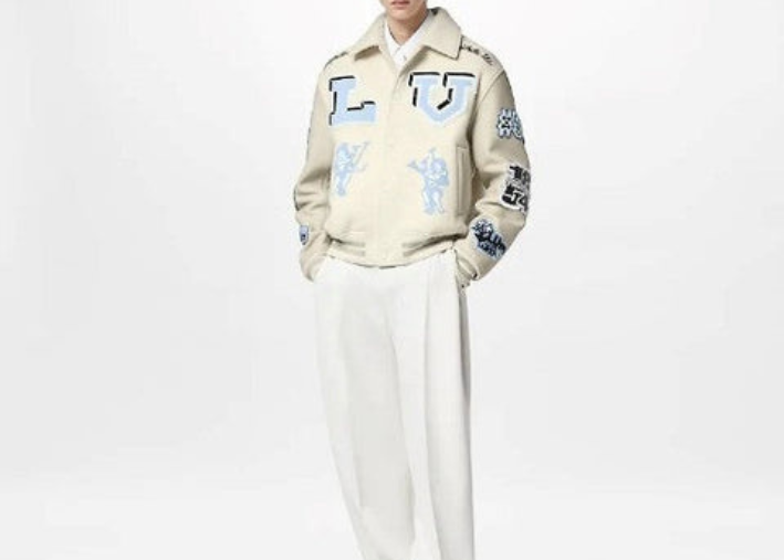 Jaqueta Louis Vuitton Varsity Em Couro Bordada “Multi-Patches Mixed/Milky White” Luxe Premium Brazil