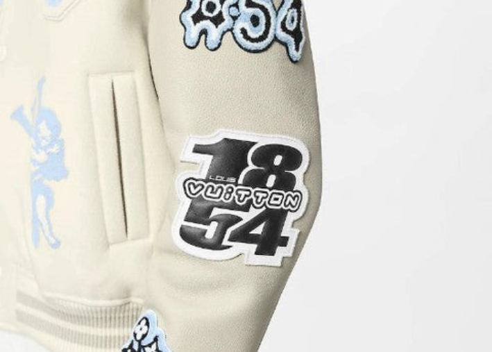 Jaqueta Louis Vuitton Varsity Em Couro Bordada “Multi-Patches Mixed/Milky White” Luxe Premium Brazil