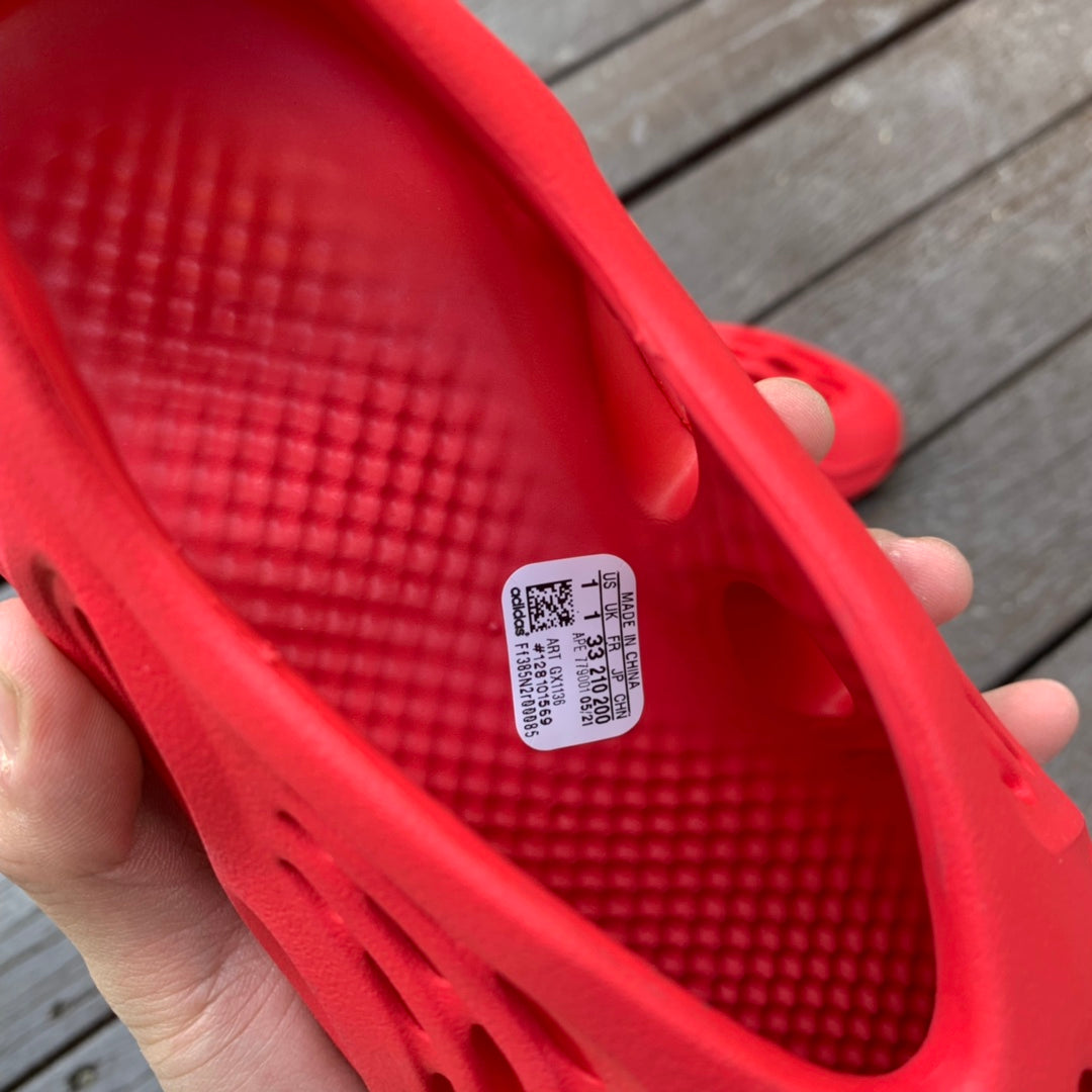 Adidas Yeezy Foam RNNR Vermillion - Luxe Premium Brazil