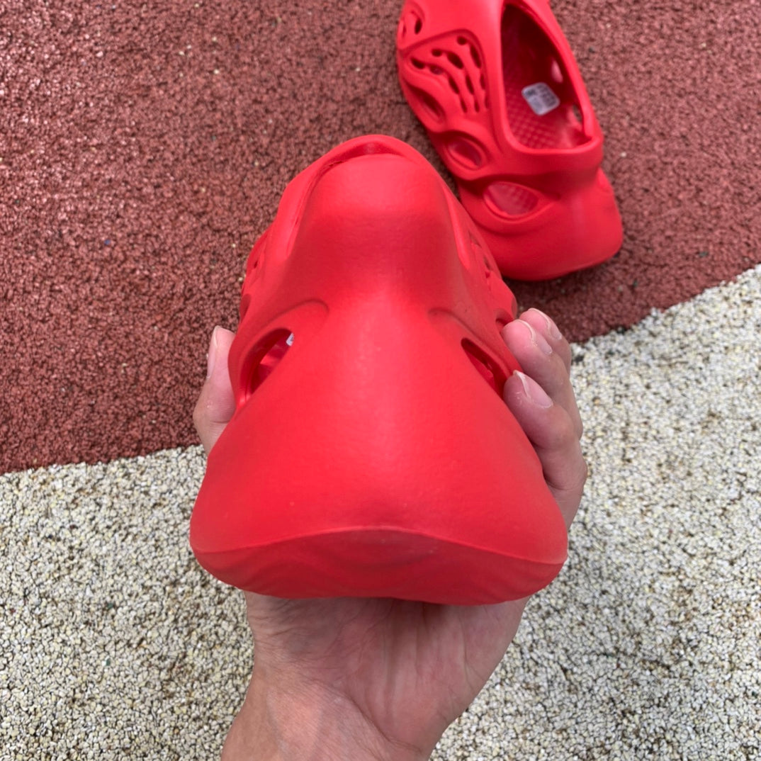 Adidas Yeezy Foam RNNR Vermillion - Luxe Premium Brazil