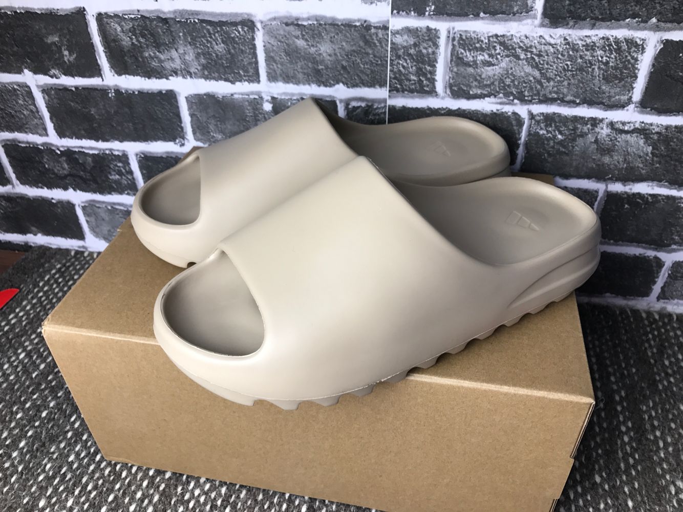 Adidas Yeezy Slide Pure - Luxe Premium Brazil