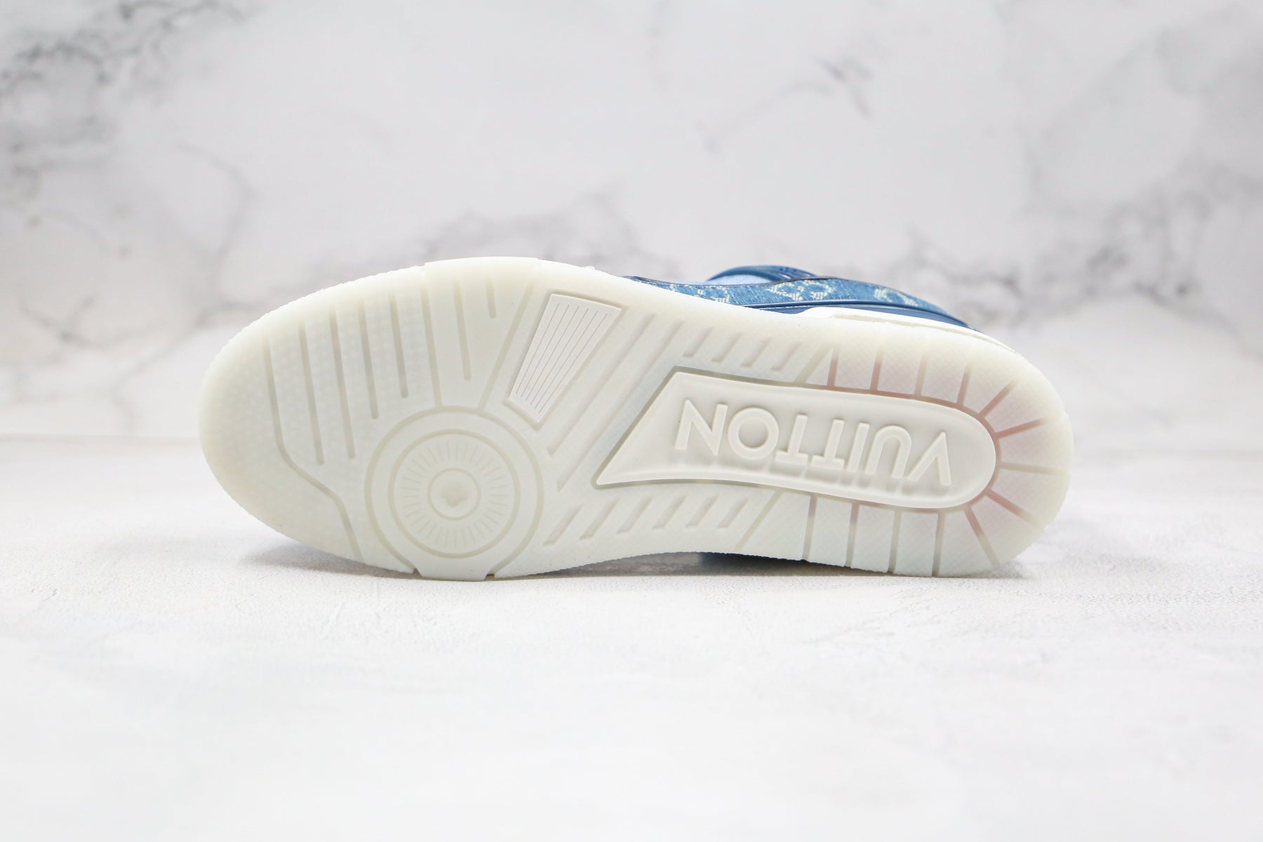 Louis Vuitton Trainer Sneaker Denim Monogram - Luxe Premium Brazil