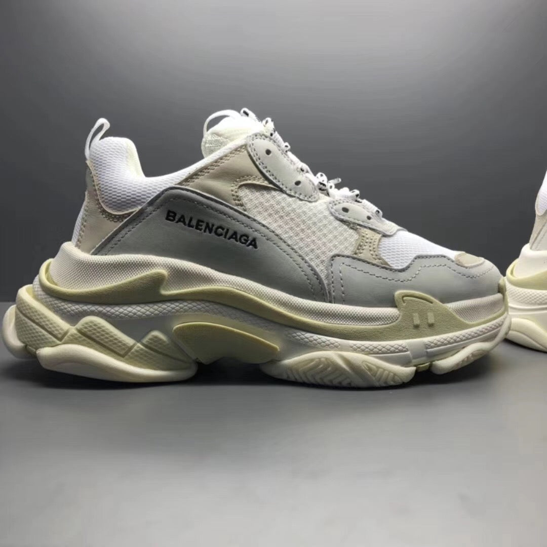 Balenciaga Triple S White - Luxe Premium Brazil
