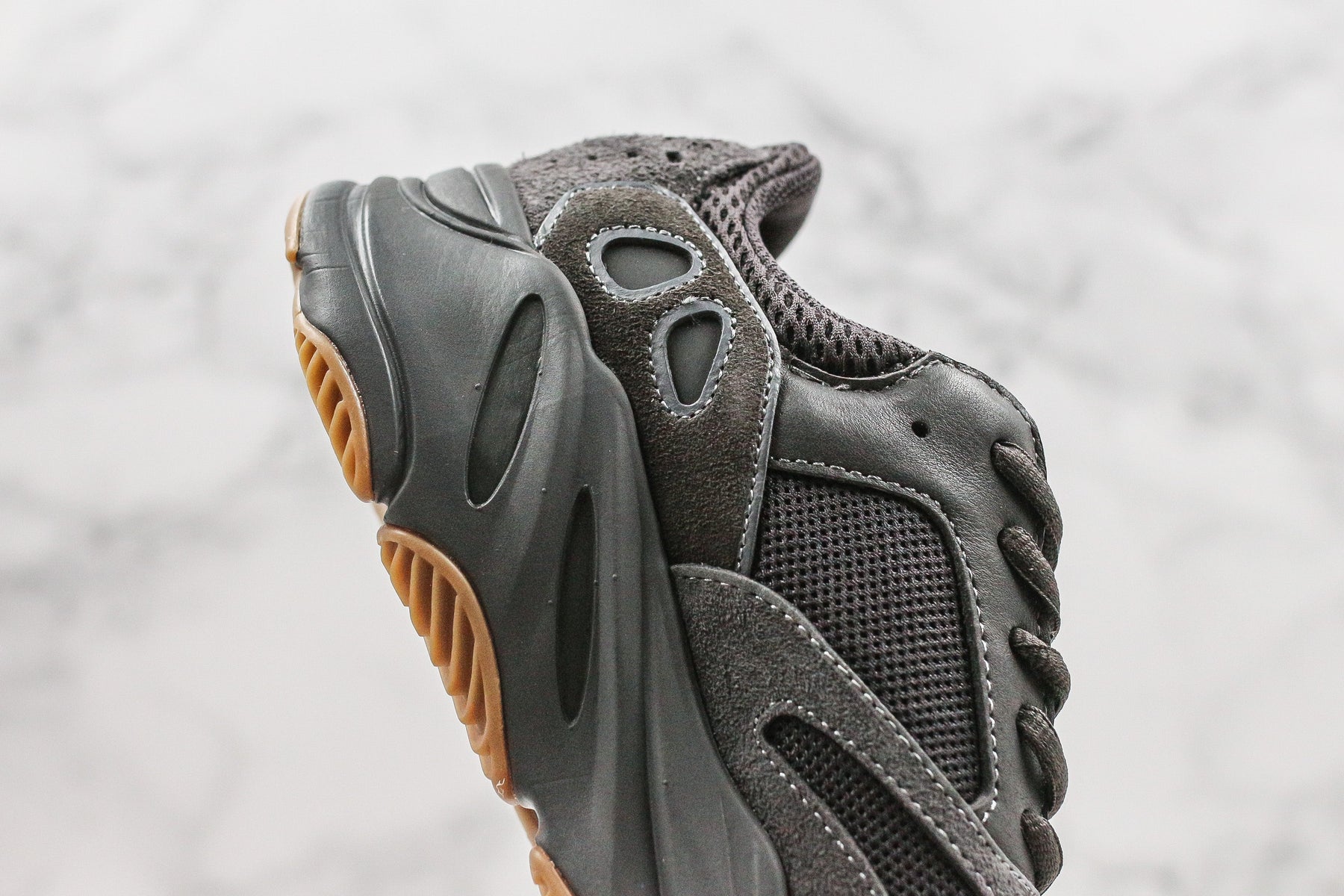 Adidas Yeezy Boost 700 Utility black - Luxe Premium Brazil