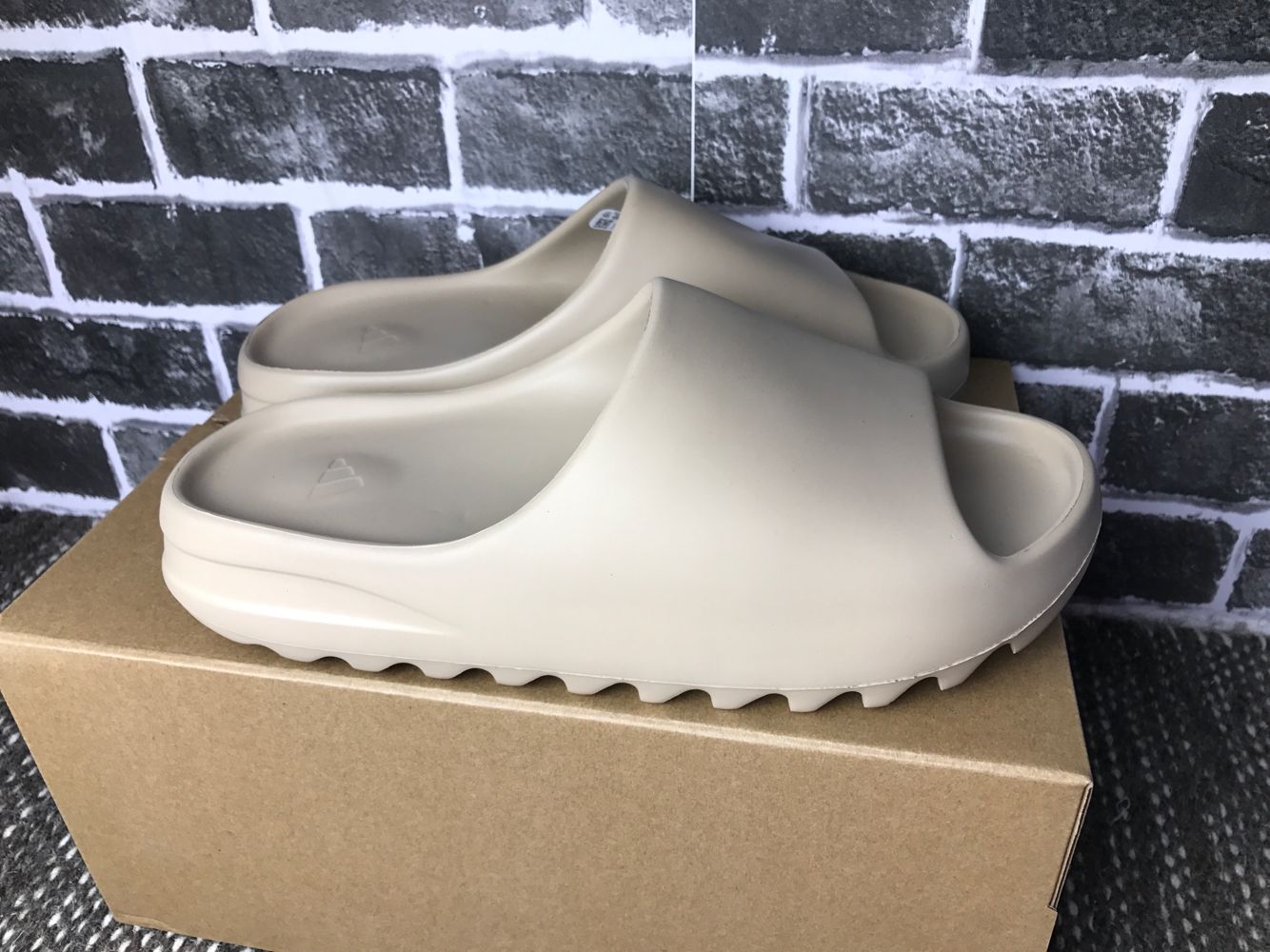 Adidas Yeezy Slide Pure - Luxe Premium Brazil