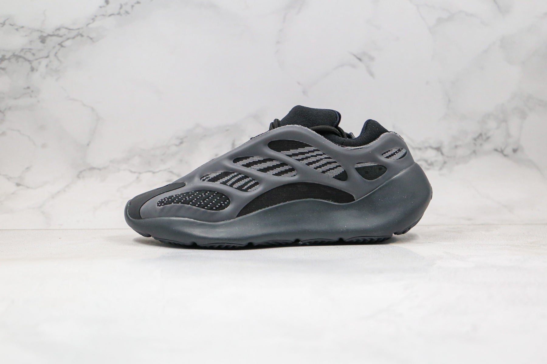 Adidas Yeezy Boost 700 V3 Alvah - Luxe Premium Brazil