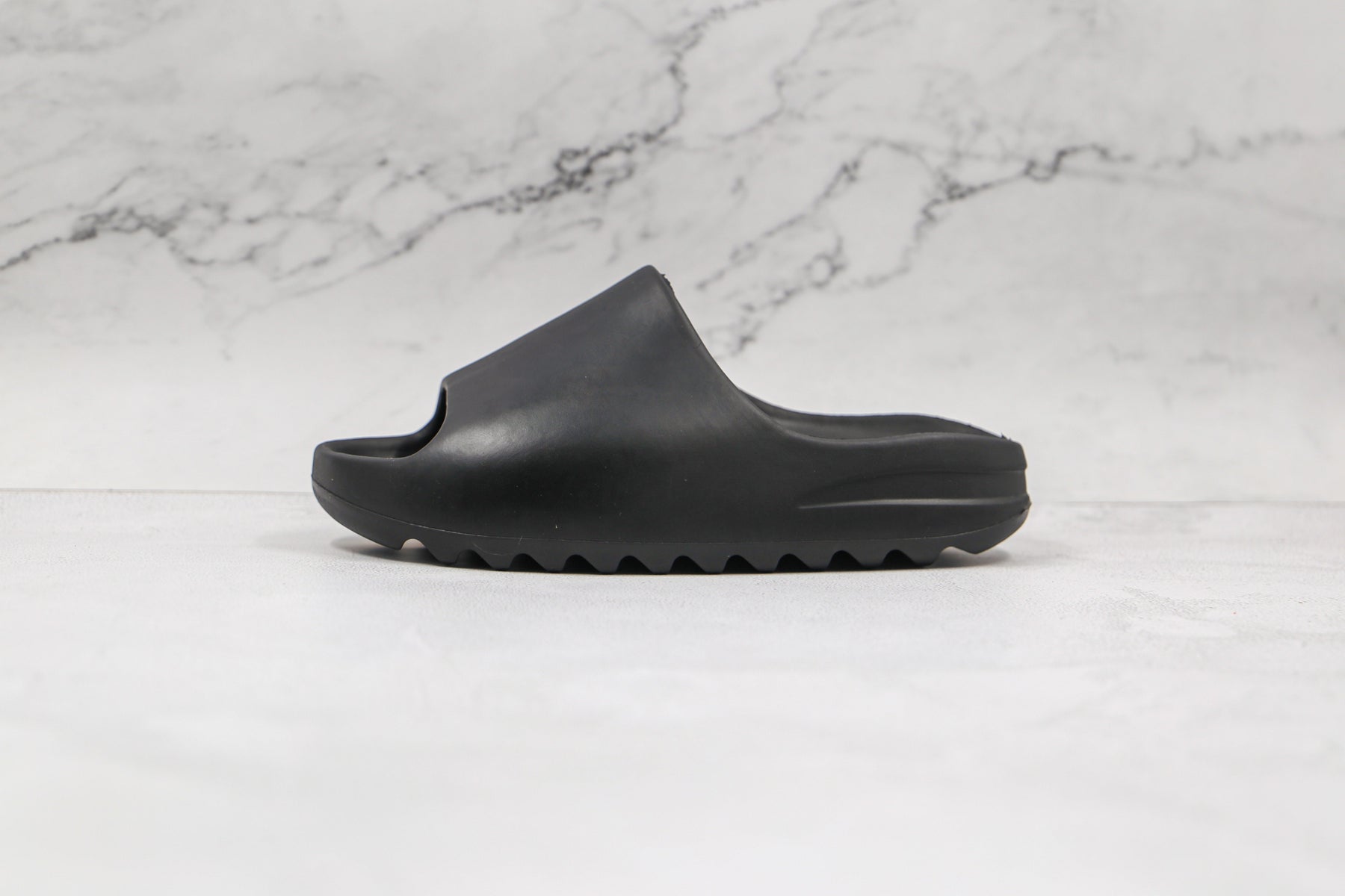 Adidas Yeezy Slide Onyx - Luxe Premium Brazil