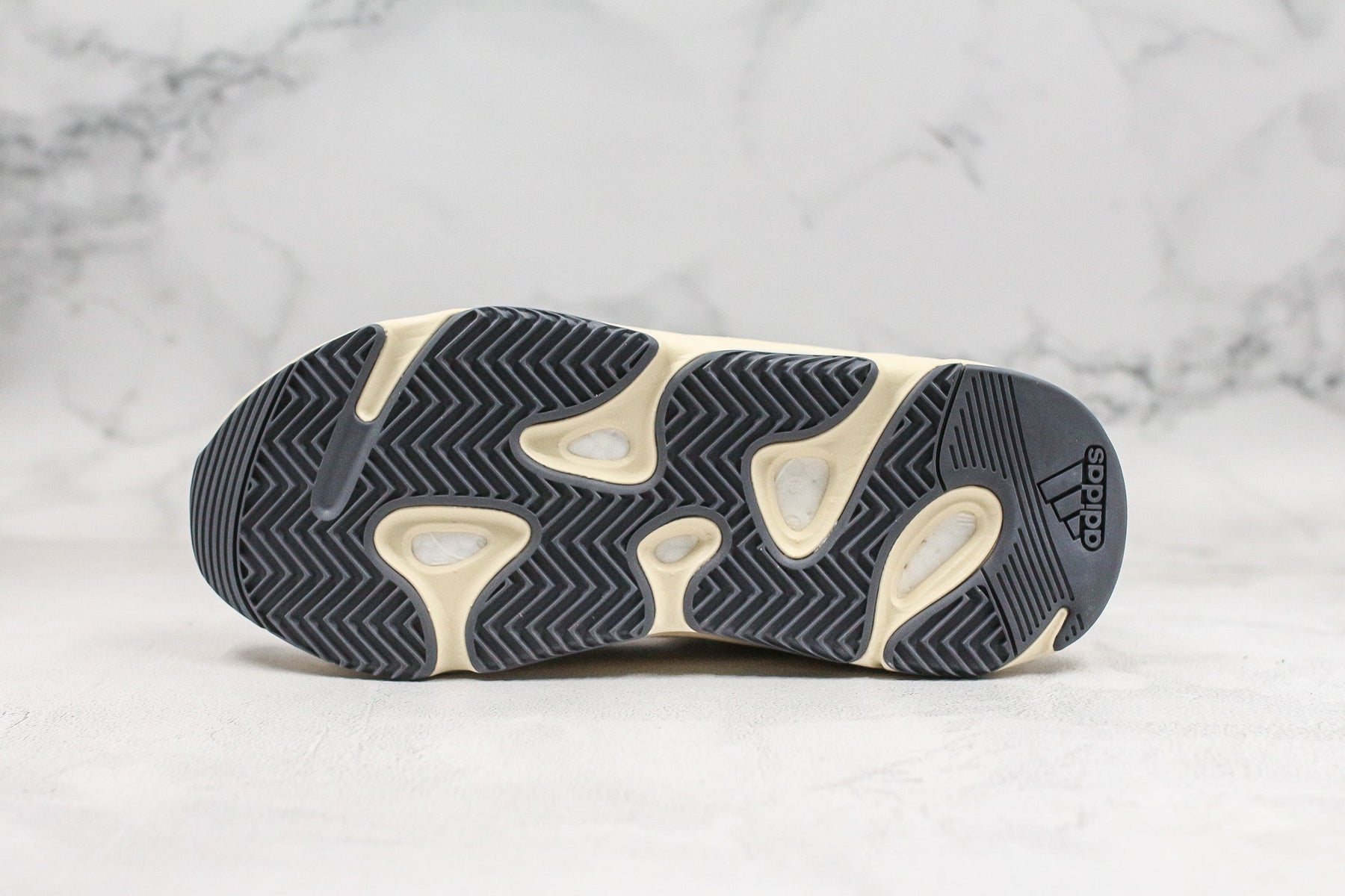 Adidas Yeezy Boost 700 Analog - Luxe Premium Brazil
