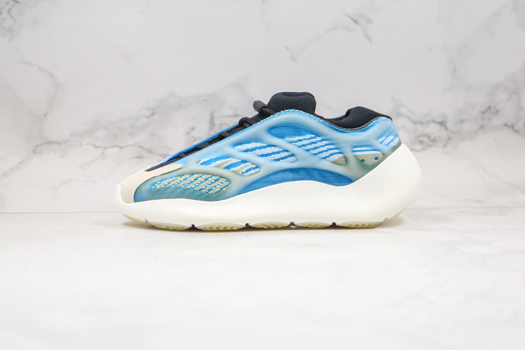 Adidas Yeezy Boost 700 V3 Arzareth - Luxe Premium Brazil