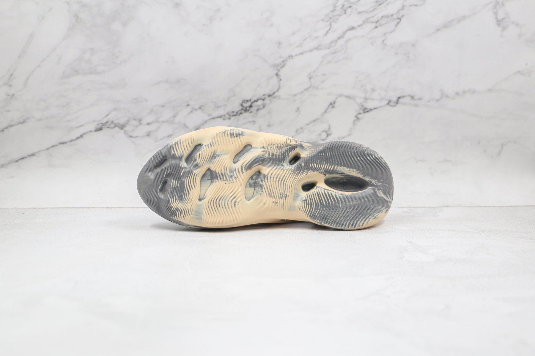 Adidas Yeezy Foam Moon Gray - Luxe Premium Brazil