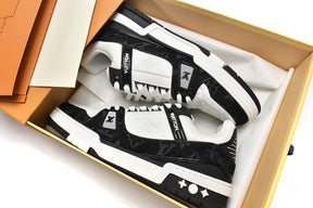 Louis Vuitton Trainer White Black - Luxe Premium Brazil