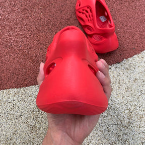 Adidas Yeezy Foam RNNR Vermillion - Luxe Premium Brazil